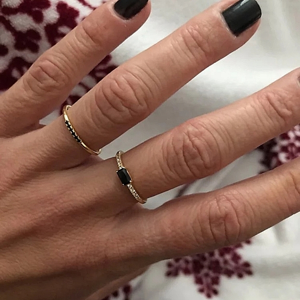 NEW Dainty 18k Yellow Gold Diamond Onyx Band Ring - Picture 5 of 9